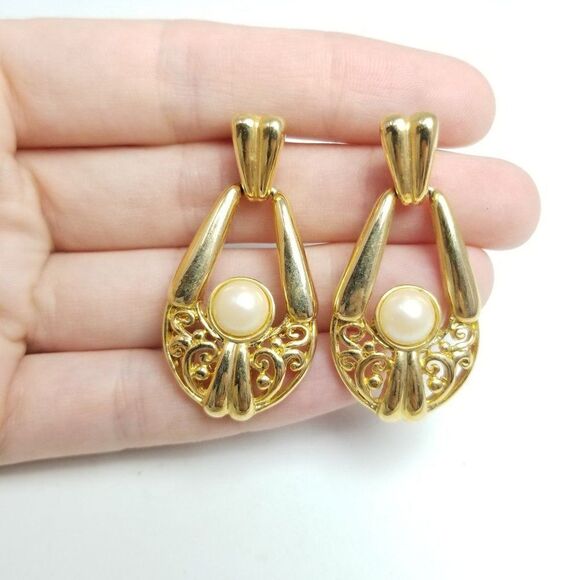 Vintage Gold Tone Faux Pearl Door Knocker Dangle Stud Earrings, Retro 80s Style - Picture 5 of 6